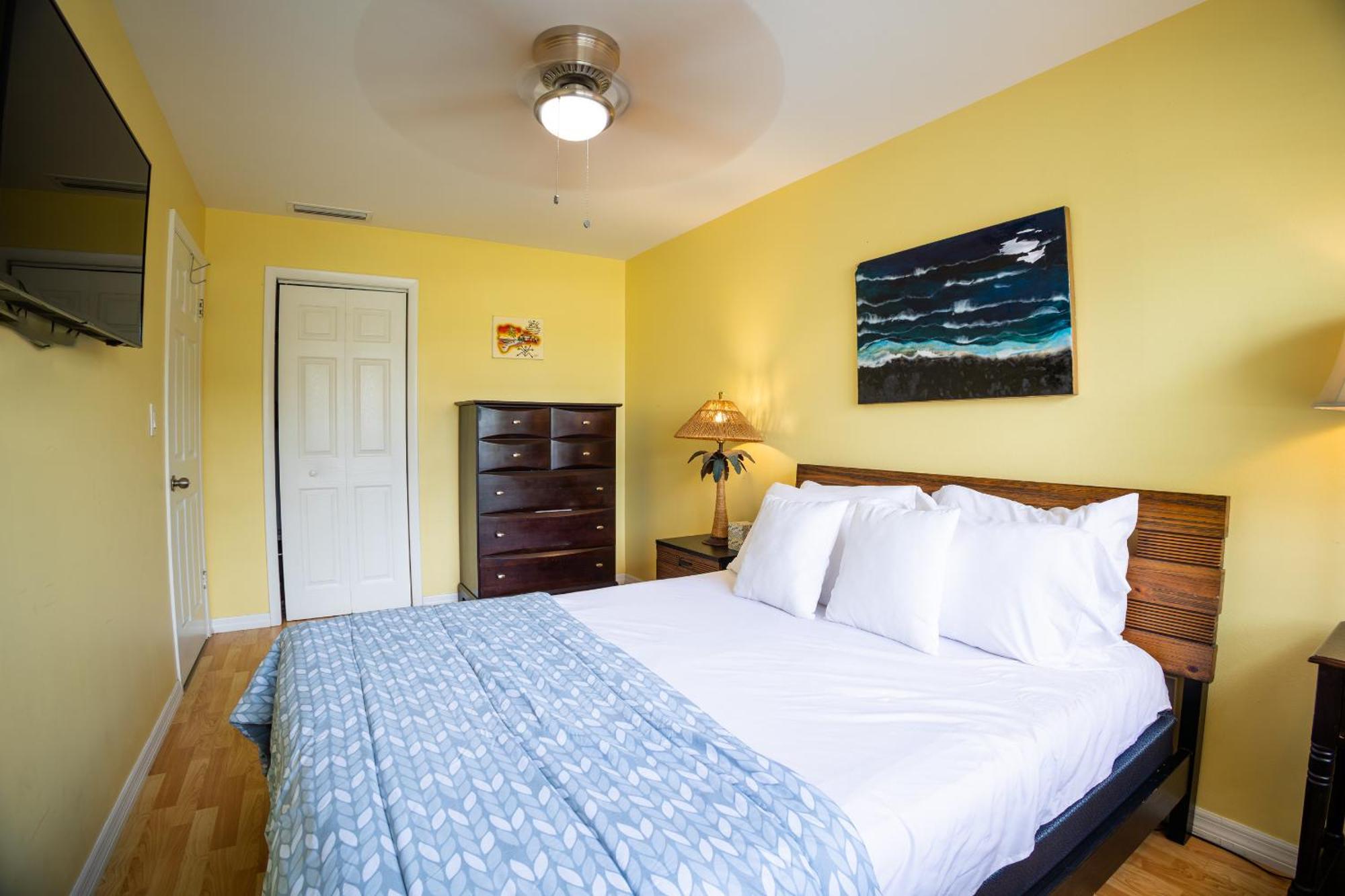 Holiday home Comfy 3 Bedroom With Parking & Close To Everything