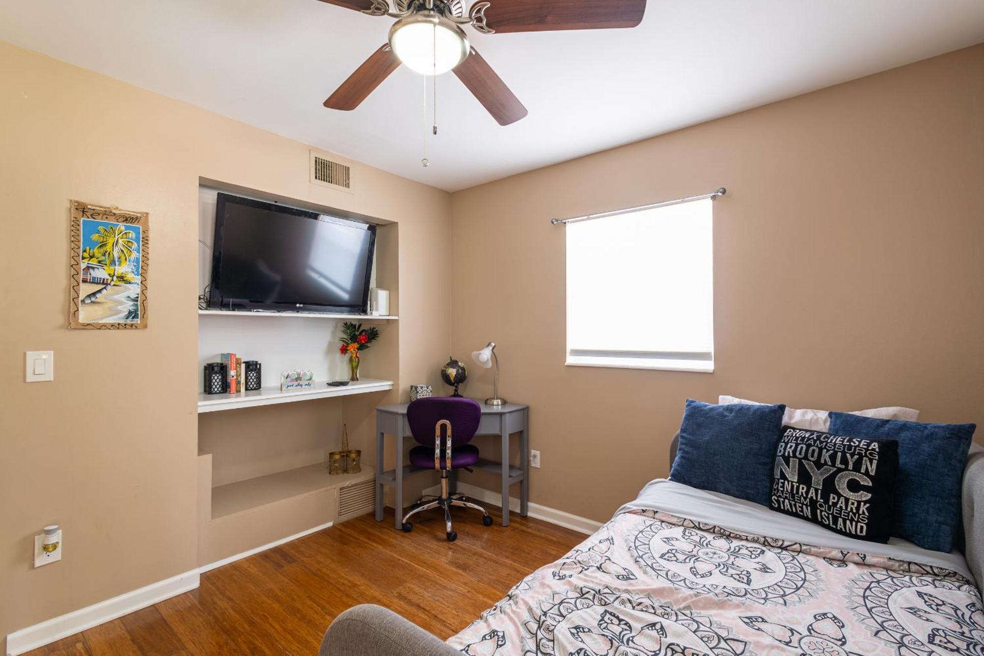 Comfy 3 Bedroom With Parking & Close To Everything * Naples